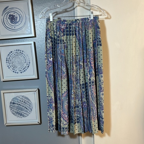 Leslie Fay Paisley Pleated Stretchy Waist Midi Skirt Size 12 - Picture 2 of 5